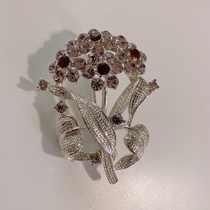 Bouquet of flowers brooch